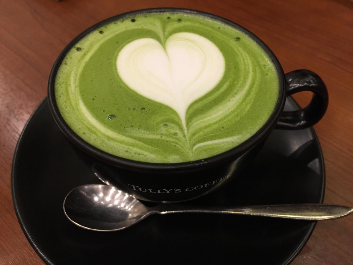 A túl sok matcha hajhulláshoz vezethet?